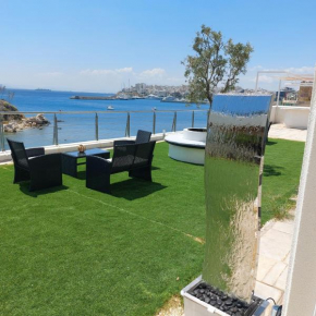 BEDWAVE Seaside Mansion, Piraeus